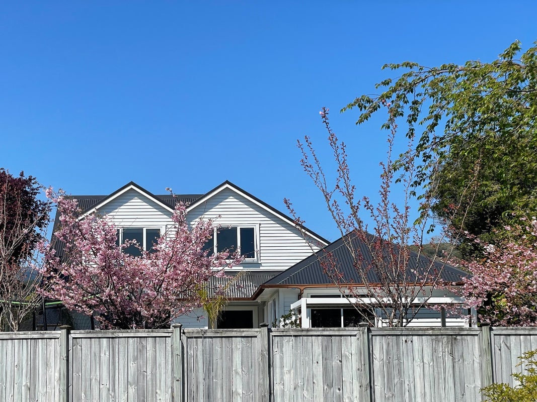2 Huia Grove, Elderslea, Upper Hutt - Carousel 1