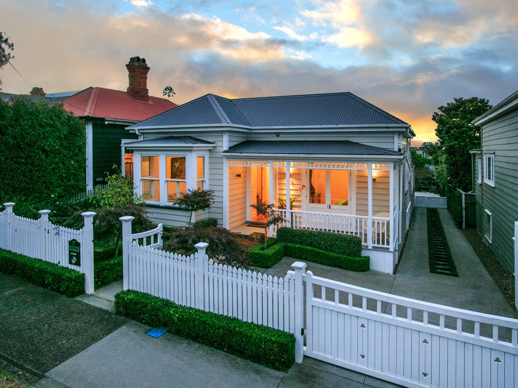 27 Albert Road, Devonport, Auckland - Carousel 1