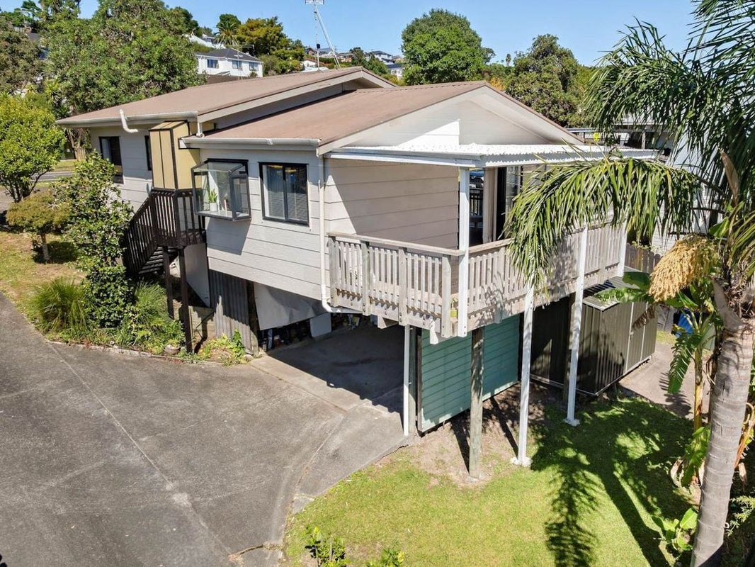 2/62 Trias Road, Totara Vale, Auckland - Carousel 1