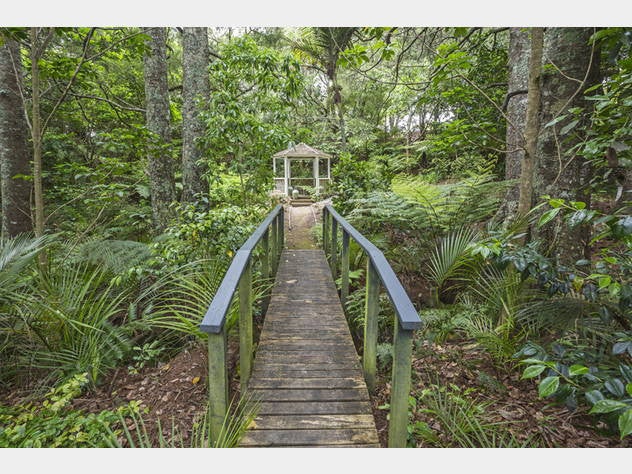 8 Tiffany Close, Totara Park, Auckland - Carousel 1