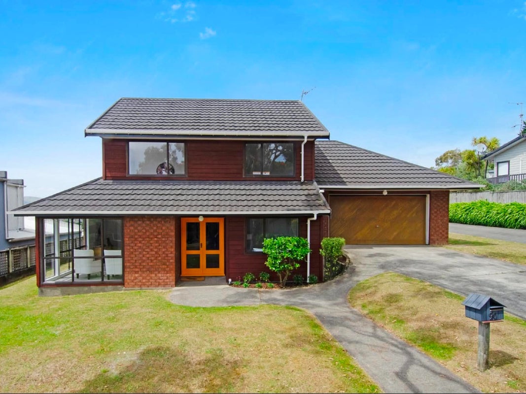 90 Ayton Drive, Whitby, Porirua - Carousel 1