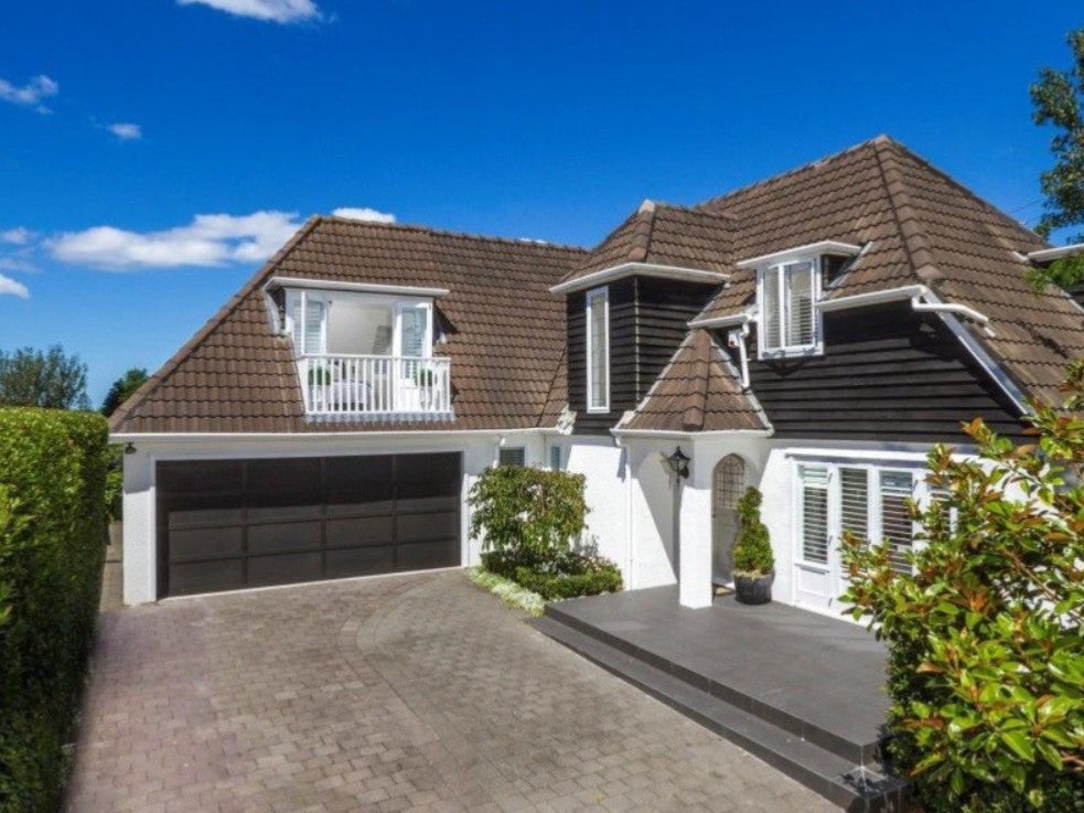 16A Sylvan Park Avenue, Milford, Auckland - Carousel 1