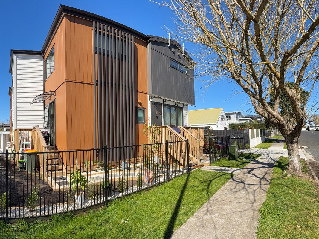 114A Carnoustie Drive, Wattle Downs, Auckland - Carousel 1