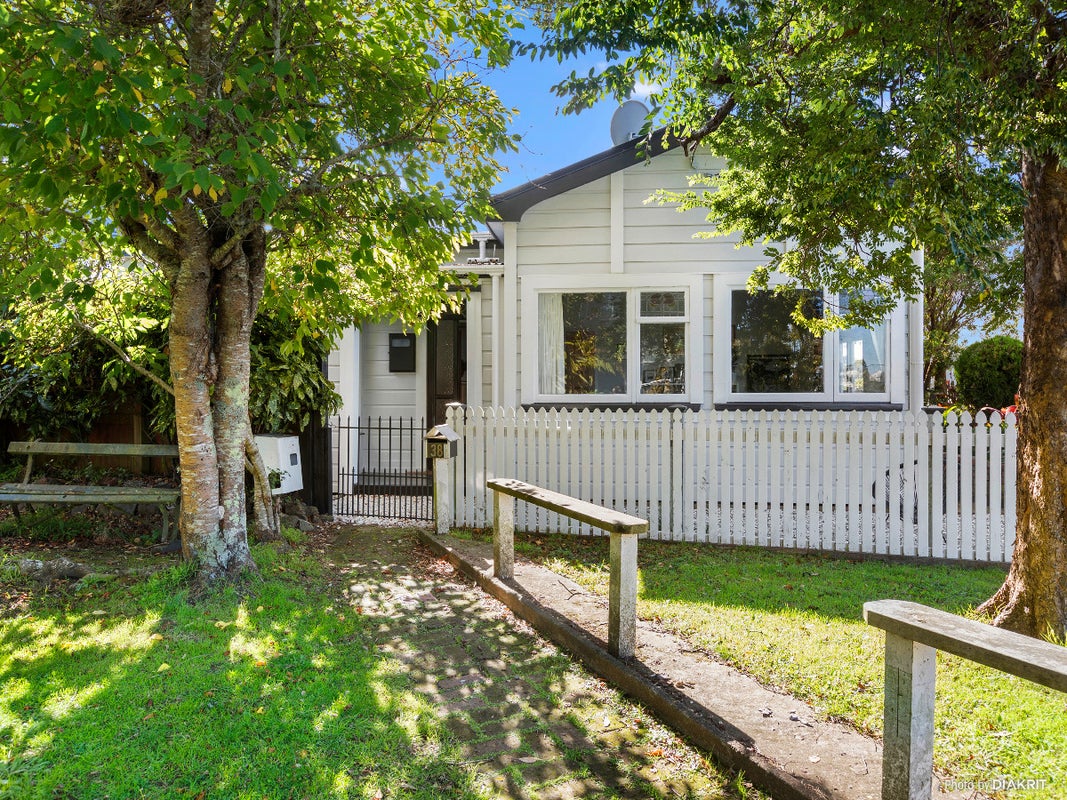 38 Mortimer Terrace, Aro Valley, Wellington - Carousel 1