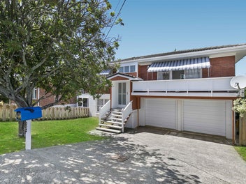 2/18 Taharoto Road, Takapuna, Auckland