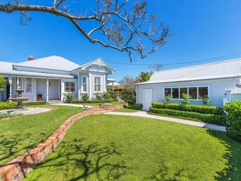 3 First Avenue, Stanley Point, Auckland