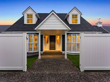 2/15 Saltburn Road, Milford, Auckland