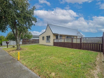 28 Suzanne Grove, Kelvin Grove, Palmerston North