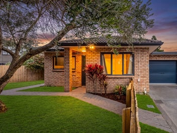 6/11 Lawford Place, Mangere, Auckland
