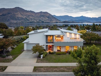 6 Clearview Street, Wanaka