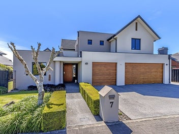 7 Oaktree Lane, Bishopdale, Christchurch