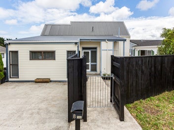 8 Dominica Crescent, Grenada Village, Wellington