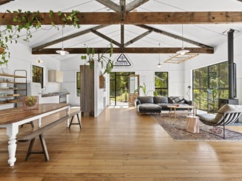 18 Dixon Street, Oakura