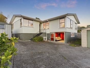 9 Paragon Avenue, Beach Haven, Auckland