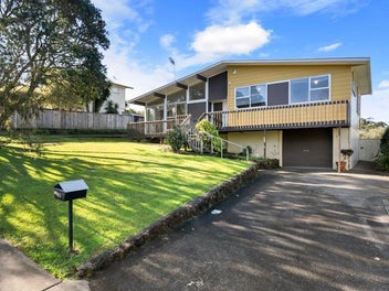 40 Easton Park Parade, Glenfield, Auckland