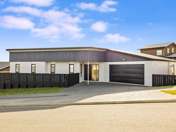 87 Cedarwood Street, Woodridge, Wellington