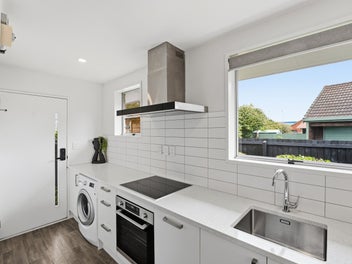 2/17B Prestons Road, Redwood, Christchurch