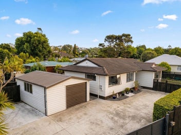 121 Godley Road, Green Bay, Auckland