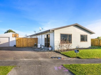 28 Dahlstrom Grove, Kelvin Grove, Palmerston North