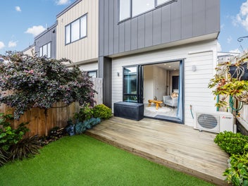 8/6 Hepburn Road, Glendene, Auckland