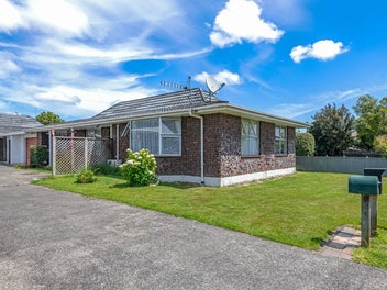 24 GERALDINE Crescent, Cloverlea, Palmerston North