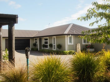 169 Dominion Road, Mahana
