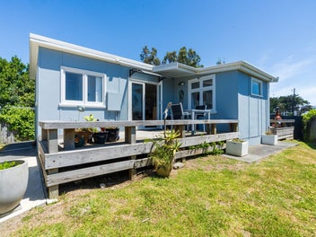 143 Kahukura Avenue, Waitārere Beach, Levin
