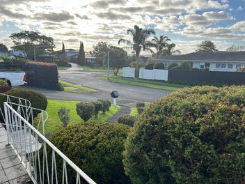 2/1 Melissa Place, Farm Cove, Auckland