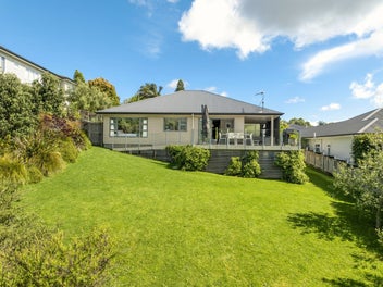 18 Crabb Fields Lane, Riverhead, Riverhead