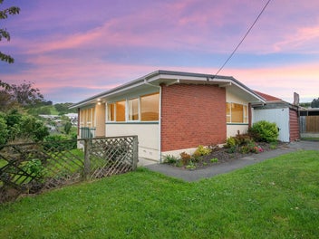 6 Weir Street, Green Island, Dunedin