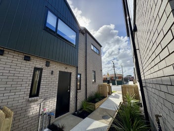 2/265 Great South Road, Manurewa, Auckland