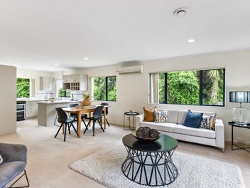 2/894 East Coast Road, Northcross, Auckland