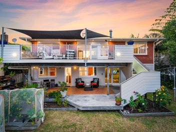 6 Red Bluff Rise, Campbells Bay, Auckland