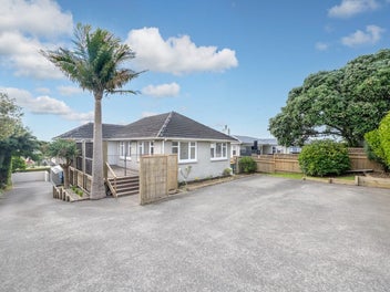 72 Bradbury Road, Botany Downs, Auckland