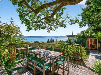 19 KARAKA ST , MURITAI, EASTBOURNE