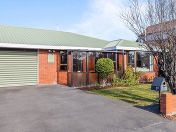 2/1 Alvarez Place, Somerfield, Christchurch