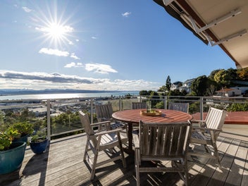 21 Denholm Road, Hospital Hill, Napier