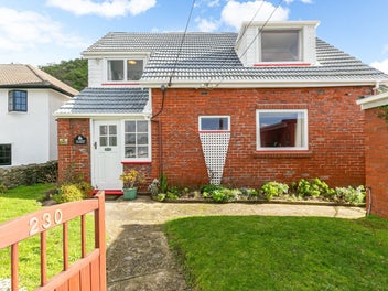 230 Queens Drive, Lyall Bay, Wellington