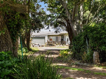 2132 Awhitu Road, Pollok, Pollok