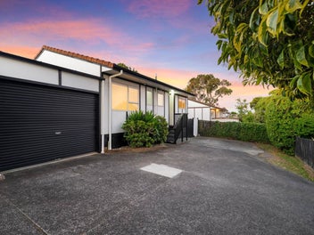 2/5 Cheam Place, Pakuranga Heights, Auckland