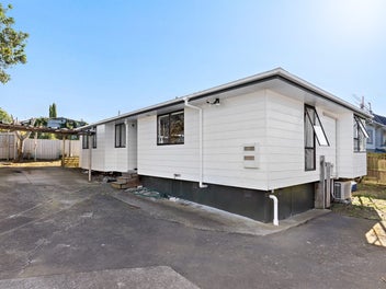 2/20 Eastdale Road, Avondale, Auckland
