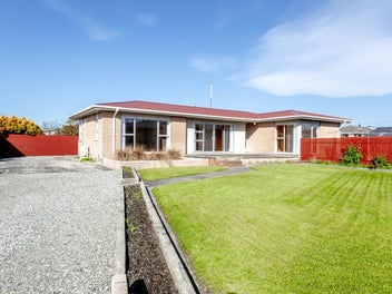 6 Howitt Place, Hokitika