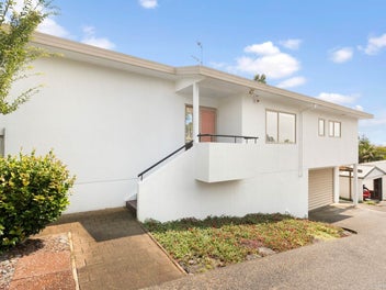 2/213 Rangatira Road, Beach Haven, Auckland