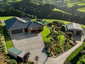 1096D Awhitu Road, Pollok, Pollok