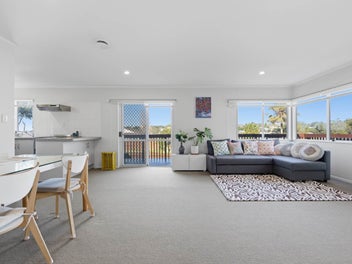1/17 Lambrown Drive, Totara Vale, Auckland