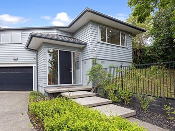 42A Glenfern Road, Mellons Bay, Auckland