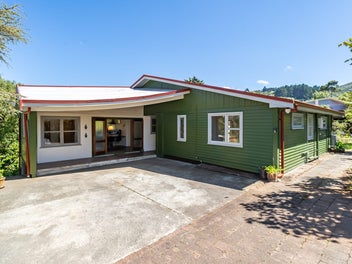7 Catherine Grove, Tirohanga, Lower Hutt