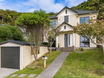 77 John Sims Drive, Broadmeadows, Wellington