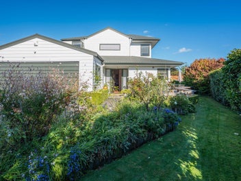 9B Haines Grove, Rainbow Point, Taupo