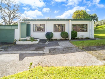 1/39 Cliff View Drive, Green Bay, Auckland